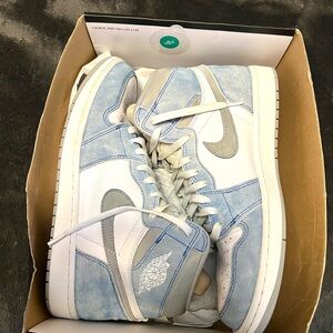 Jordan 1 Retro High OG Hyper Royal Men Shoes Mens Size 12